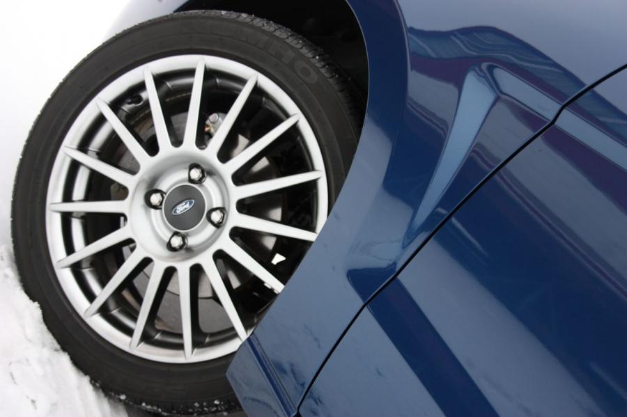  Ford Focus SES Coupe 2009 года  (фото 35 из 39)